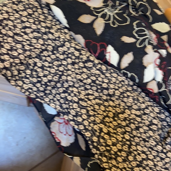 Ann Taylor lined floral skirt, size 6 Like new - Picture 9 of 11